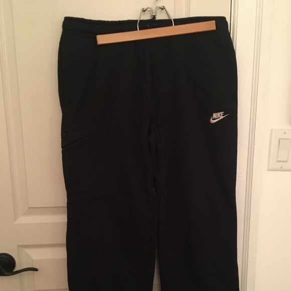 nike sweatpants with side pocket